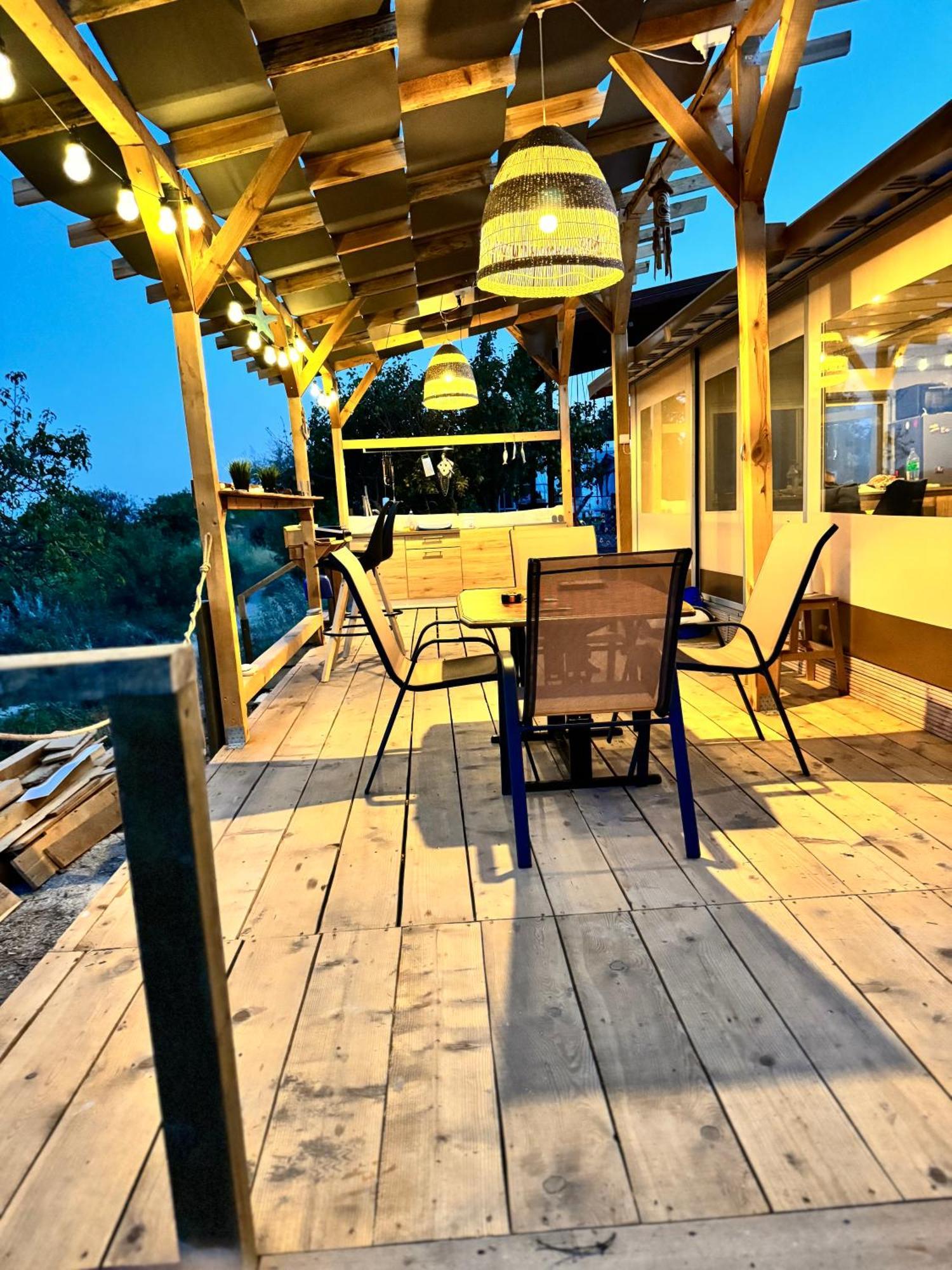 Karavana Tropicana Varna Exterior foto